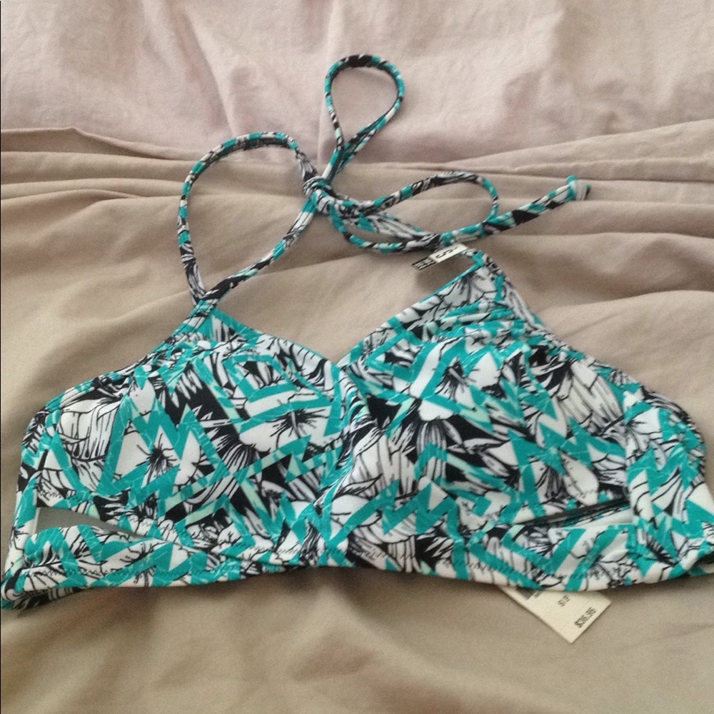 *NWT VS Pink bikini top
